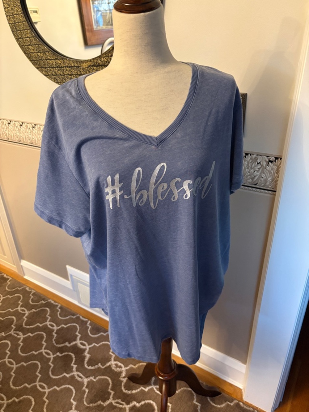 Jane and Delancey Blue V-Neck Tee with Metallic Script 1X like new